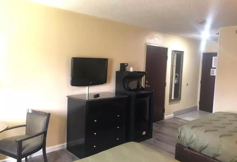 キングサイズベッドのスタンダードルーム, Quality Inn & Suites Woodstock Near Lake Geneva