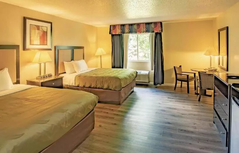 スタンダードルーム, Quality Inn & Suites Woodstock Near Lake Geneva