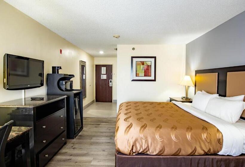 适合残疾人士使用的带超级大床的标准间, Quality Inn & Suites Woodstock Near Lake Geneva