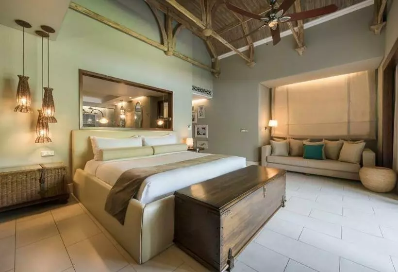 سوئیت جونیور با تخت بزرگ, The St Regis Le Morne Resort, Mauritius