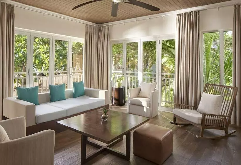 سوئیت با بالکن, The St Regis Le Morne Resort, Mauritius