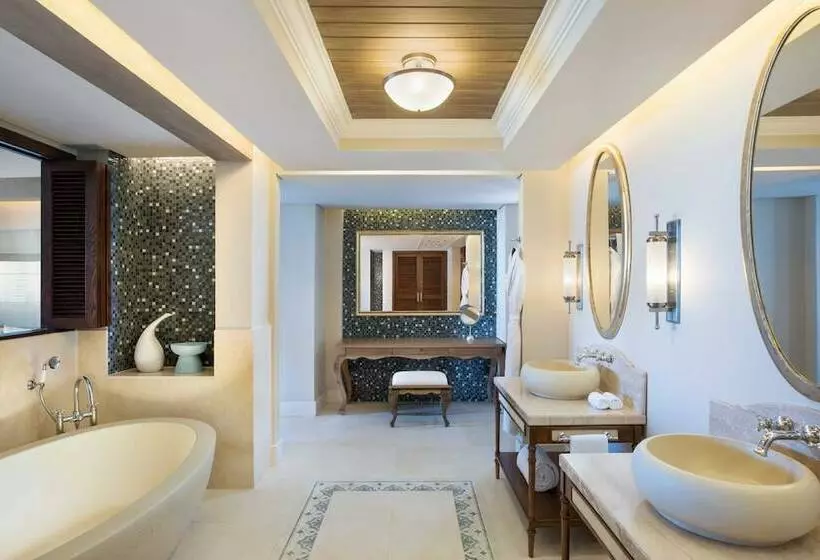 سوئیت با بالکن, The St Regis Le Morne Resort, Mauritius