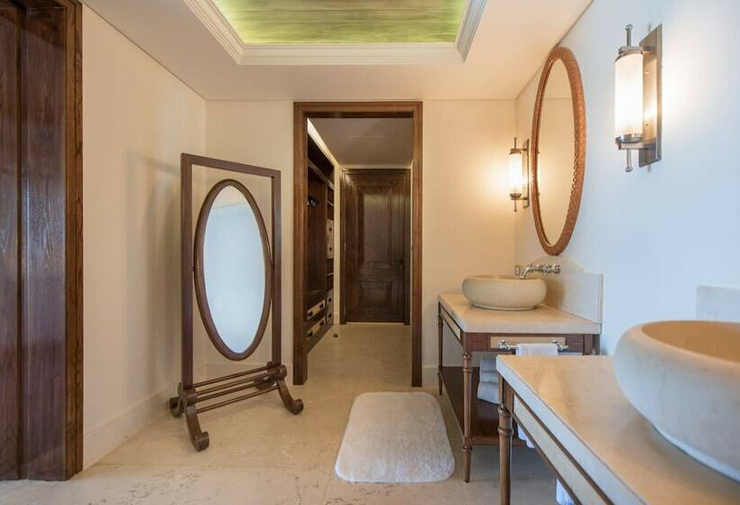 سوئیت با بالکن, The St Regis Le Morne Resort, Mauritius