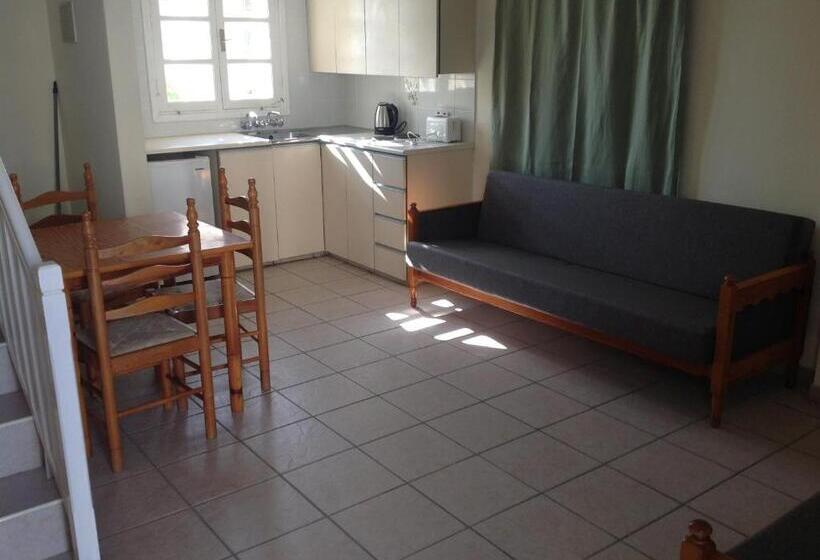 Economy Quadruple Room, Sea N Lake View Hotel Apartments