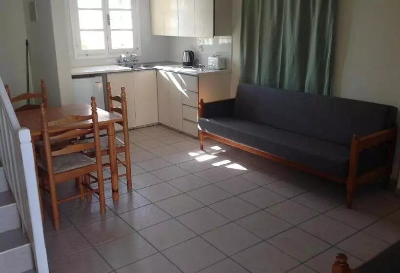 Economy Quadruple Room, Sea N Lake View Hotel Apartments