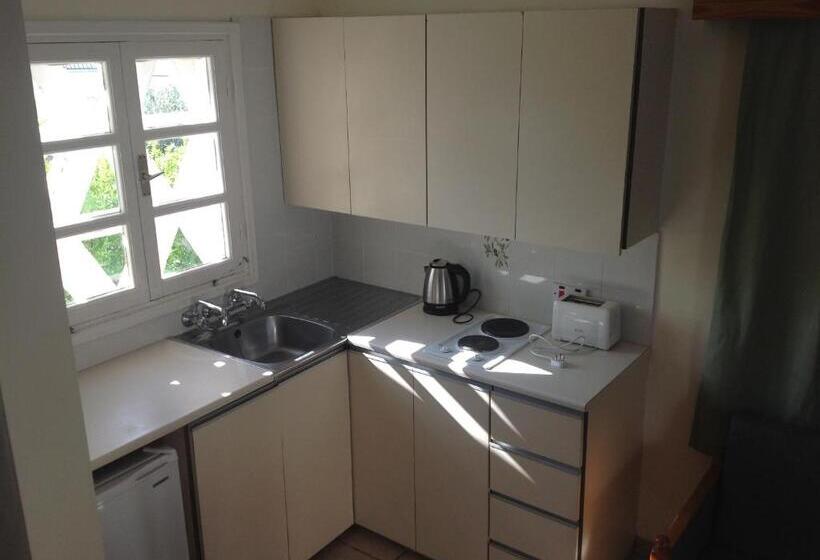 Economy Quadruple Room, Sea N Lake View Hotel Apartments