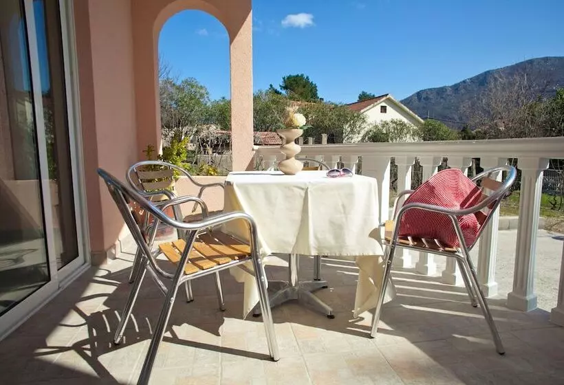سوییت با چشمانداز دریا, Bella Vista