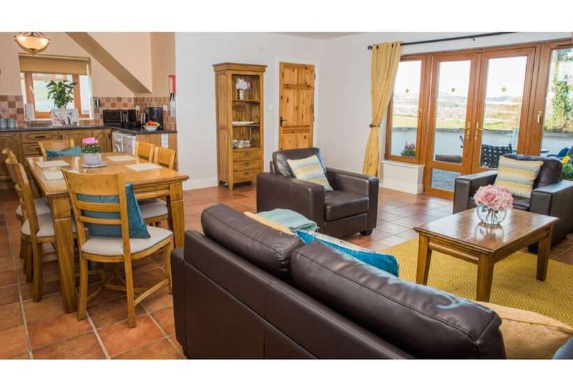 1间卧室的房子, East Clare Golf Village