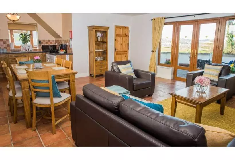 Talo 1 Makuuhuone, East Clare Golf Village