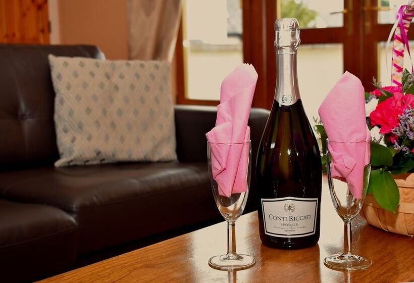 1间卧室的房子, East Clare Golf Village