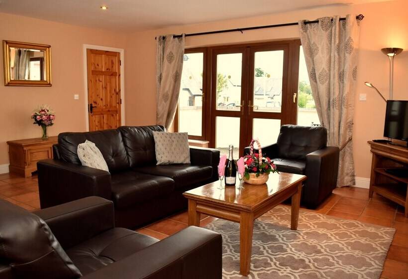 1间卧室的房子, East Clare Golf Village