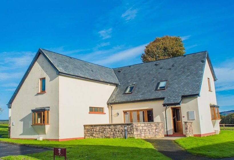 1间卧室的房子, East Clare Golf Village