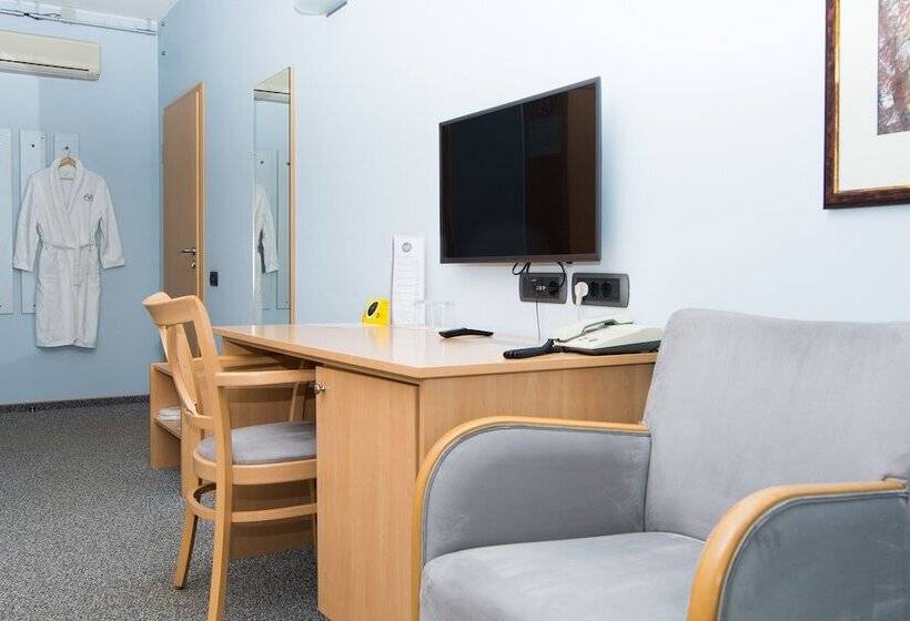 اتاق کلاس بیزنس, Eva