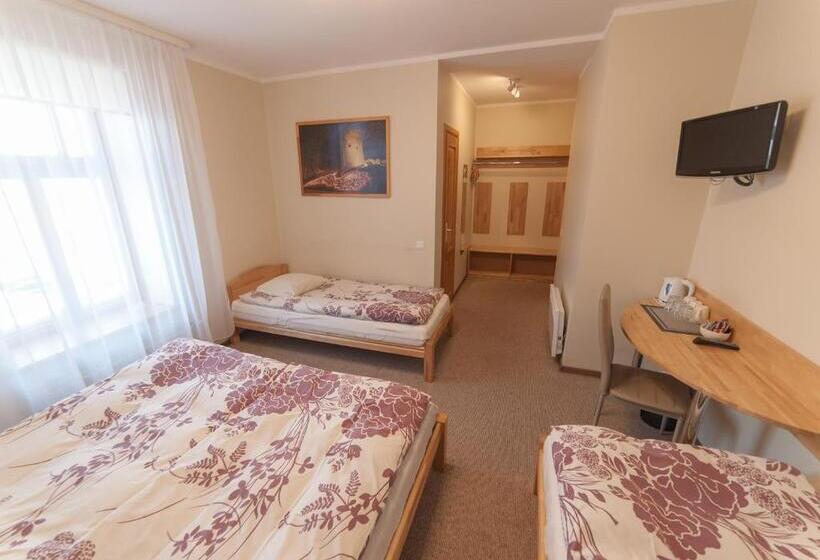 اتاق استاندارد سه نفره, Katrina