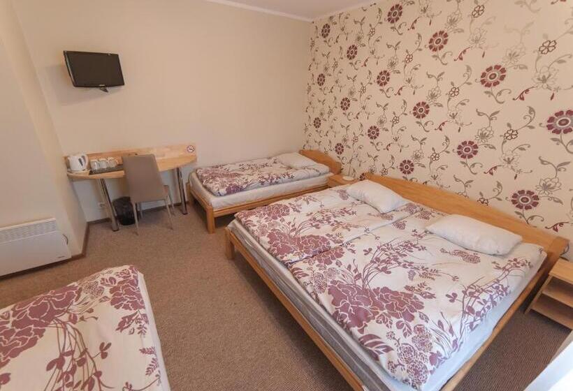 اتاق استاندارد سه نفره, Katrina