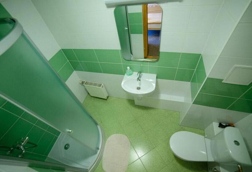 اتاق استاندارد یک نفره, Katrina