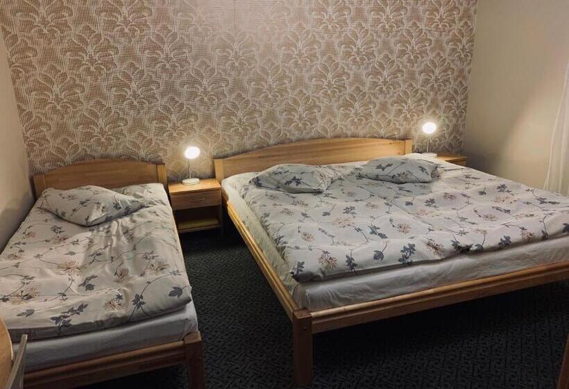 اتاق خانوادگی, Katrina