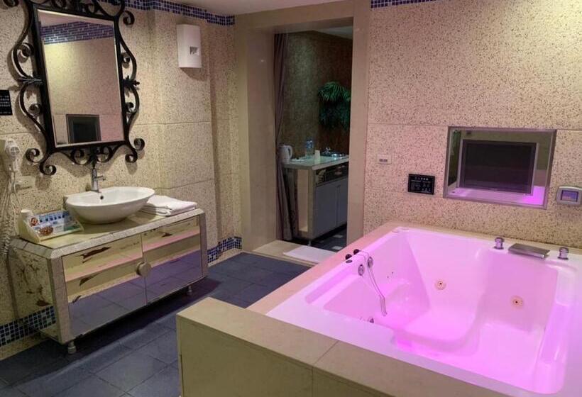 اتاق استاندارد با تخت دو نفره بزرگ, Langkei Motel