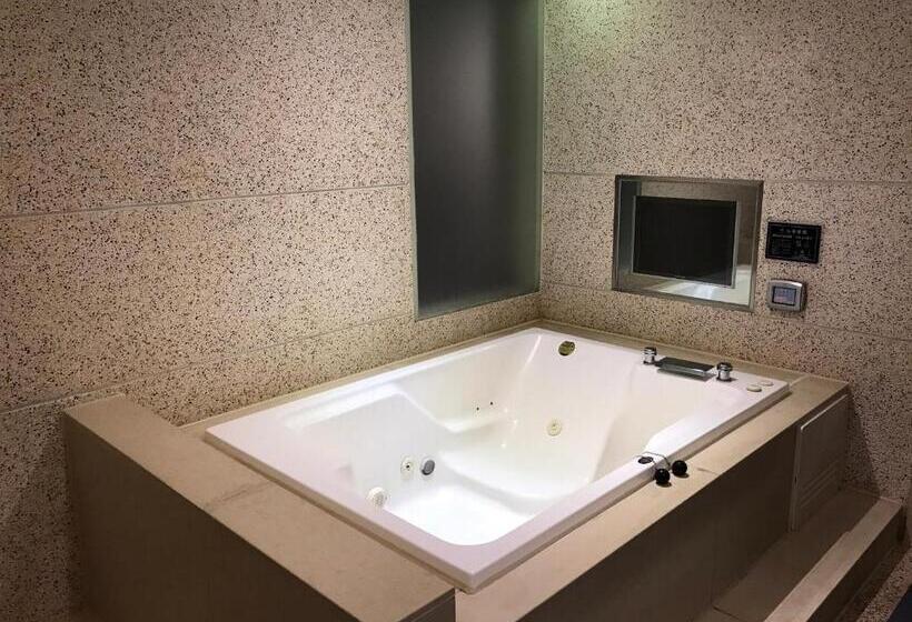 اتاق استاندارد با تخت دو نفره بزرگ, Langkei Motel