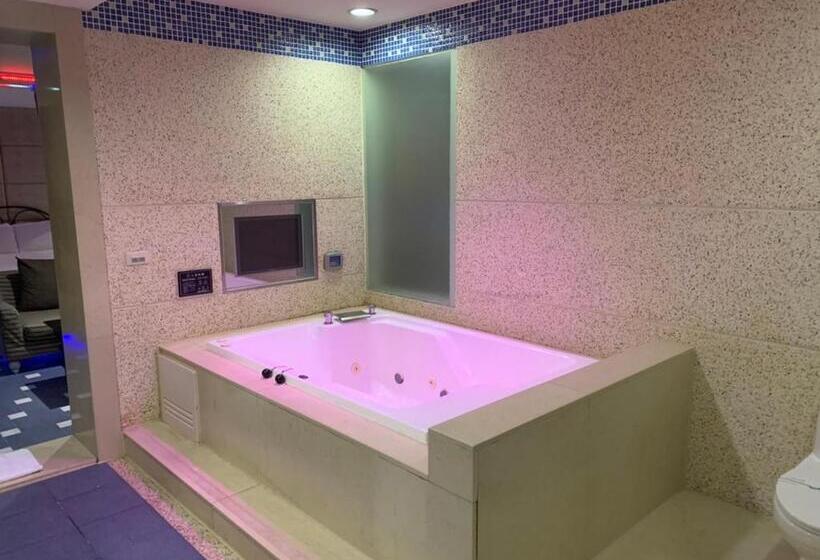 اتاق استاندارد با تخت دو نفره بزرگ, Langkei Motel