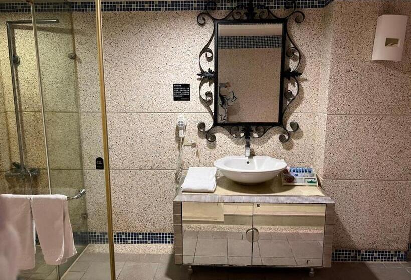 اتاق استاندارد با تخت دو نفره بزرگ, Langkei Motel