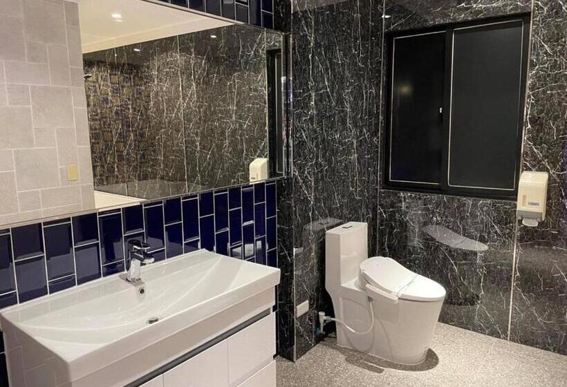 اتاق لوکس, Langkei Motel