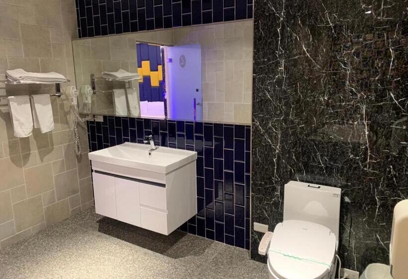 اتاق لوکس, Langkei Motel