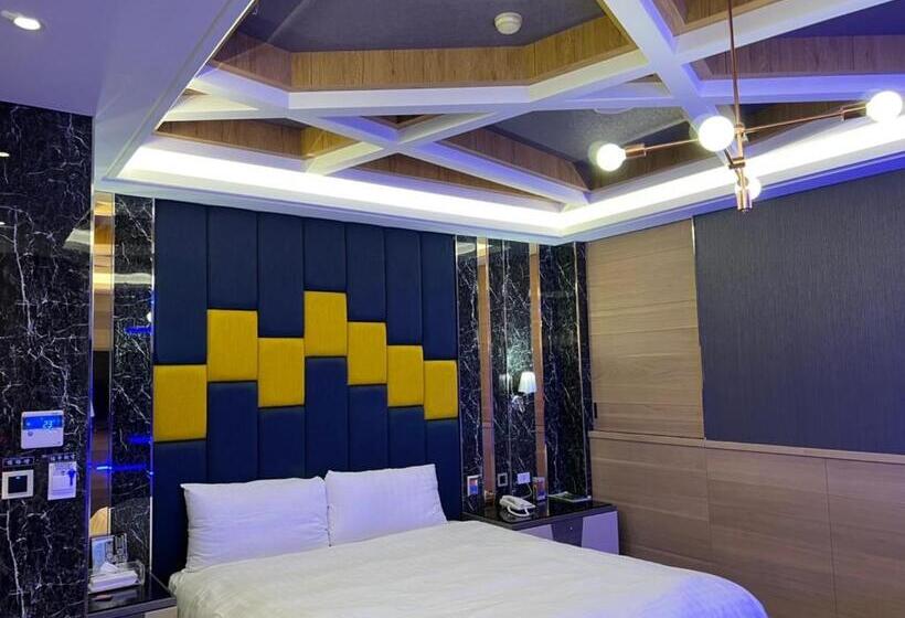 اتاق لوکس, Langkei Motel