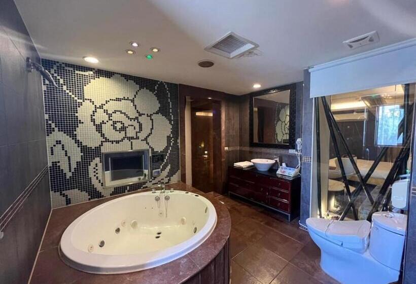 اتاق لوکس, Langkei Motel