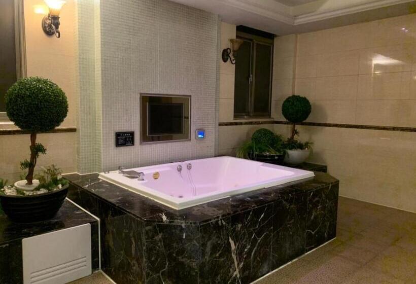 اتاق سوپریور, Langkei Motel