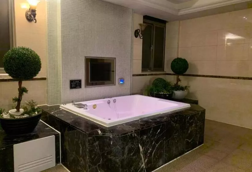 اتاق سوپریور, Langkei Motel