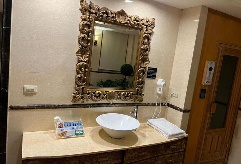 اتاق سوپریور, Langkei Motel