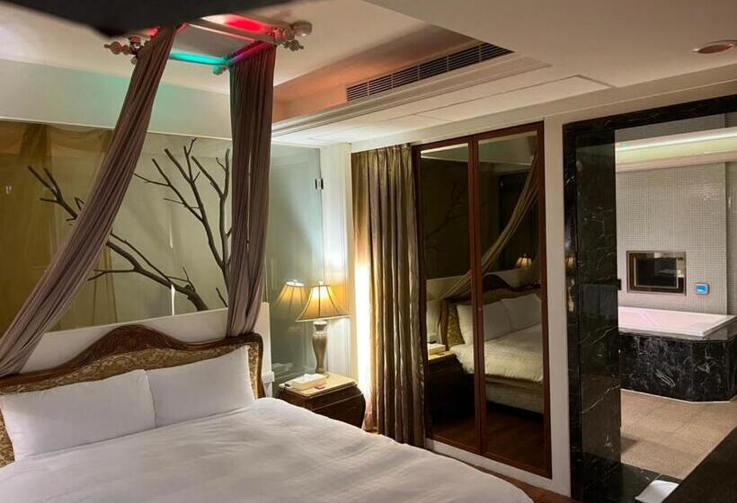 اتاق سوپریور, Langkei Motel