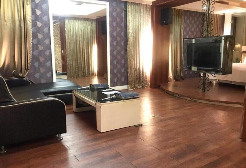 اتاق سوپریور, Langkei Motel