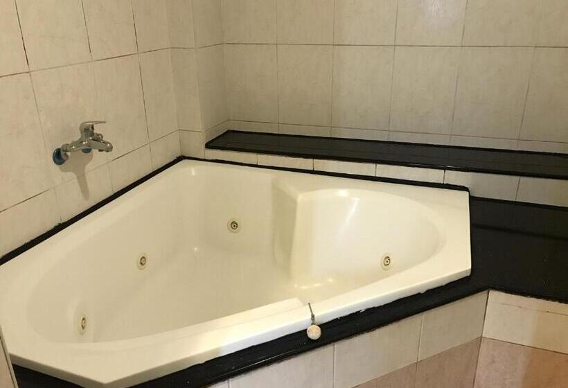 اتاق استاندارد چهار تخته, Langkei Motel