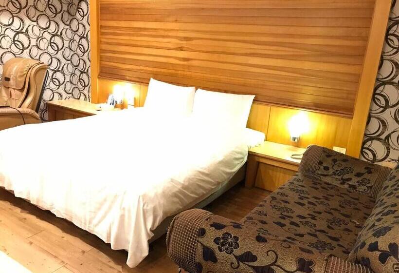 اتاق استاندارد چهار تخته, Langkei Motel