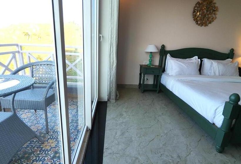 غرفة ديلوكس, The Sky Imperial Pavoreal Jungle Resort