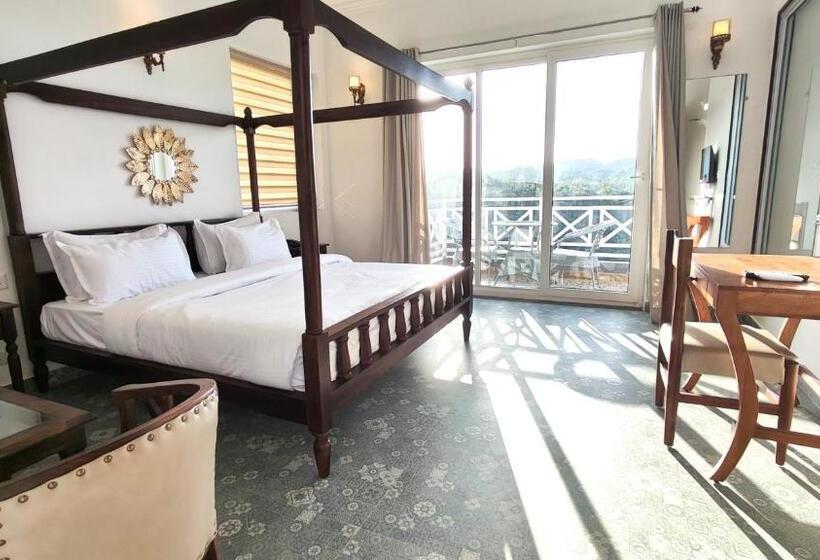 غرفة ديلوكس, The Sky Imperial Pavoreal Jungle Resort