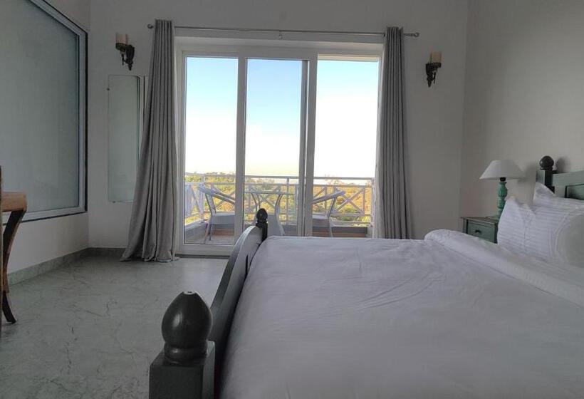 غرفة ديلوكس, The Sky Imperial Pavoreal Jungle Resort