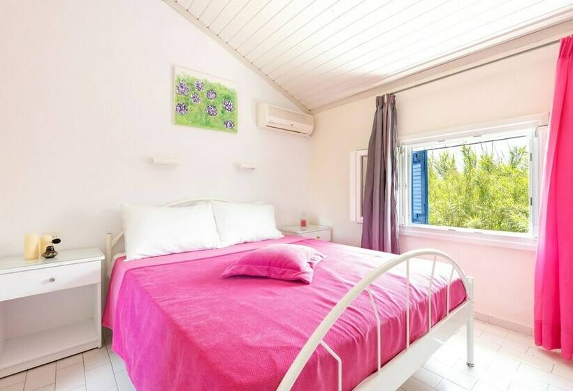 デュプレックス２ベッドルームアパート, Villa Amorossa With Garden View & Shared Pool By Konnect, Roda Corfu