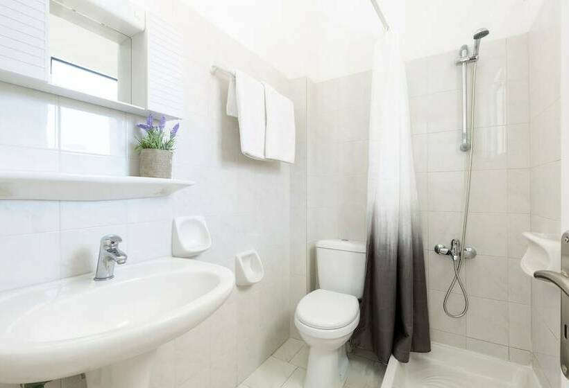 デュプレックス２ベッドルームアパート, Villa Amorossa With Garden View & Shared Pool By Konnect, Roda Corfu