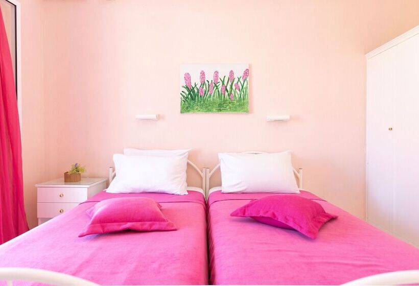 ガーデンビューの２ベッドルームアパート, Villa Amorossa With Garden View & Shared Pool By Konnect, Roda Corfu