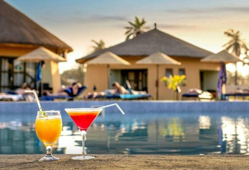 اتاق استاندارد با چشمانداز استخر, Bamboo Village Resort