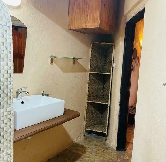 اتاق استاندارد با تراس, Bamboo Village Resort