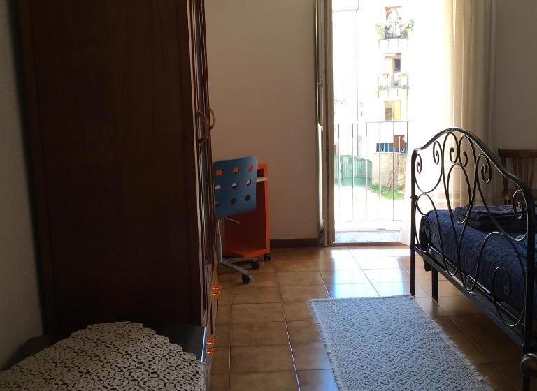 غرفة قياسية, Casa Brujana