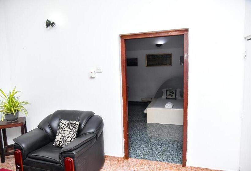 חדר דחוקס עם מיטת קינג, Villa Leela