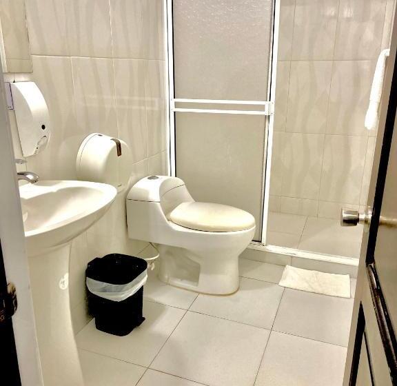 标准三人间, Parque De Los Novios Inn