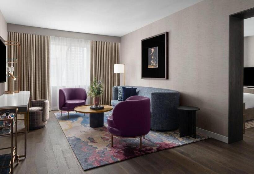 جناح سرير كينج, The Dorian, Autograph Collection