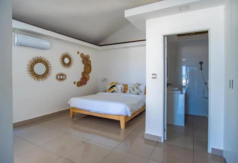 片側に海が見えるデラックスルーム, You&me Resort