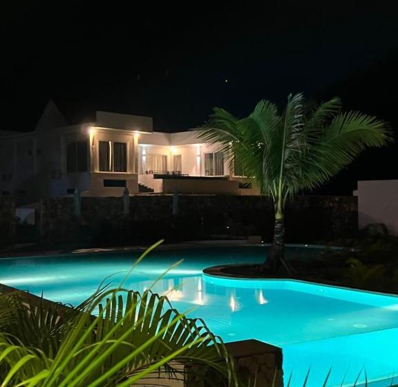 Дом 4 Спальни, You&me Resort